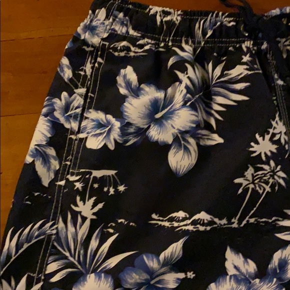 Shorts - Picture 2 of 4